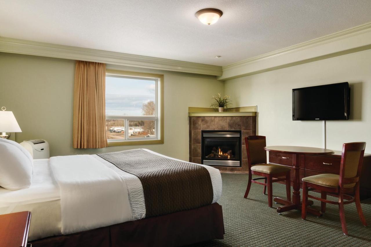 Quality Inn & Suites Whitecourt Exterior foto