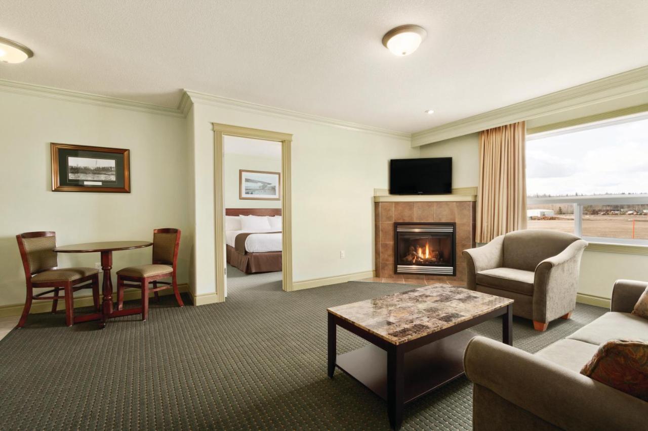 Quality Inn & Suites Whitecourt Exterior foto